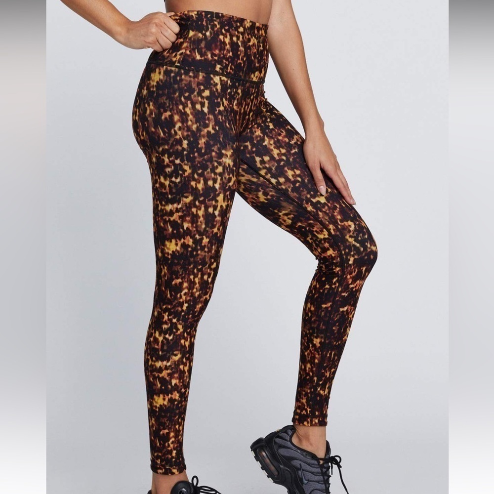 Wear it to Heart | High Waist Reversible Leggings Tortoise Shell | Small